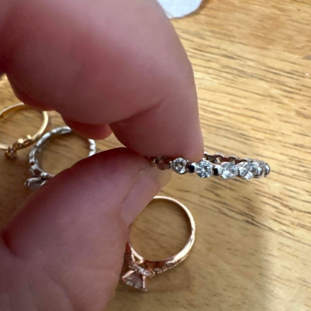 Costume jewelry- rings - Picture 5 of 5